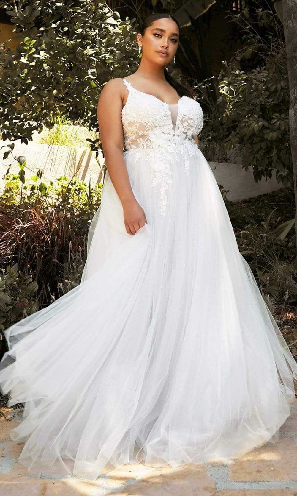 Ärmelloses, mehrlagiges Tüllkleid
