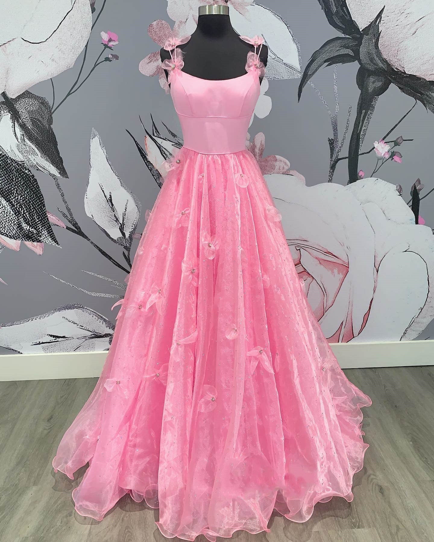 A-Linien-Abendkleid aus Organza mit Spaghettiträgern