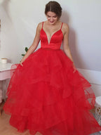 Langes, rotes, A-Linien-Abendkleid aus Tüll mit Herzausschnitt