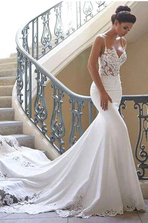 Vestido de novia largo de sirena con tirantes finos y encaje sin espalda