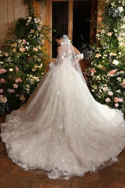 Lujoso vestido de novia largo color marfil, corte A, princesa, sin mangas, con purpurina y encaje.