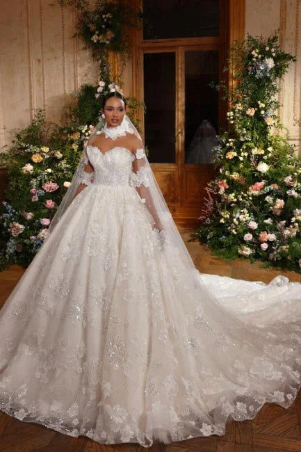 Lujoso vestido de novia largo color marfil, corte A, princesa, sin mangas, con purpurina y encaje.