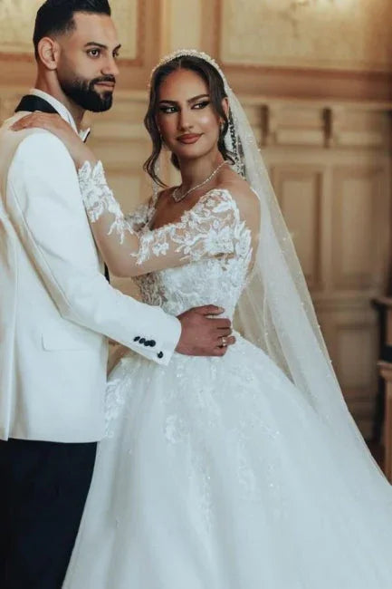 Luxurious Long Scoop Neck A-line Tulle Lace Wedding Dress with Long Sleeves