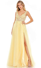 Ballkleid mit Blumenapplikationen