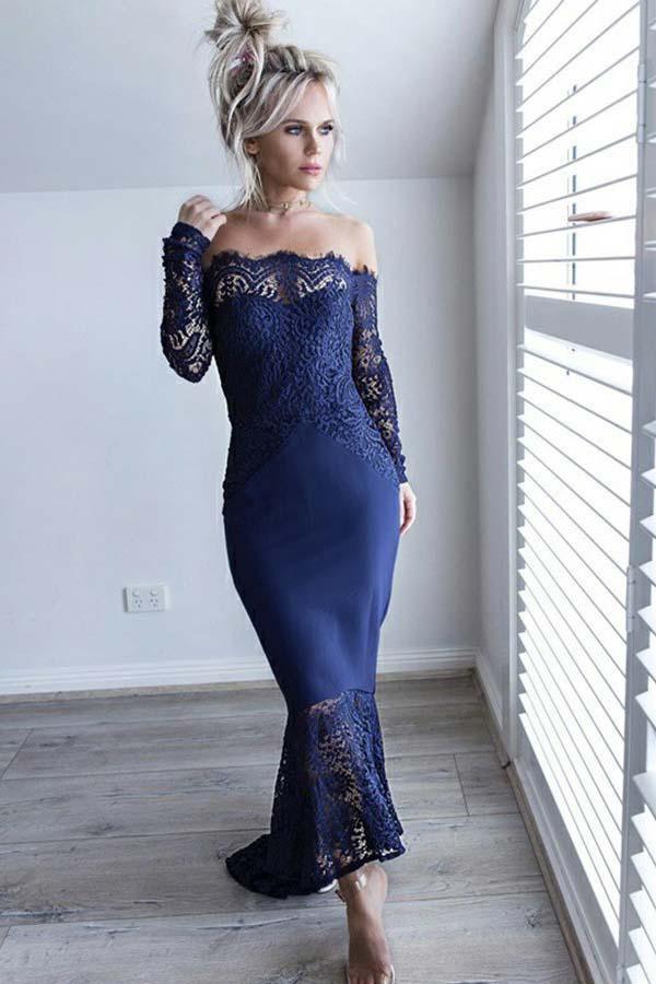 Vestido de dama de honor azul marino con hombros descubiertos y encaje de sirena