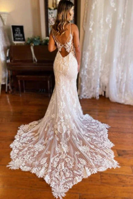 Vestidos de novia de encaje con escote en V, espalda descubierta y tirantes finos de sirena