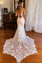 Vestidos de novia de encaje con escote en V, espalda descubierta y tirantes finos de sirena