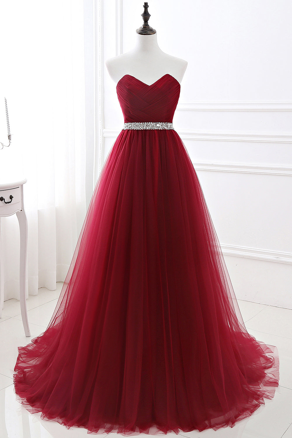Vestido de fiesta largo moderno color burdeos con tul y cristales, vestido de noche con escote corazón