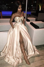 Vestido de fiesta largo moderno con abertura y apliques de corazón