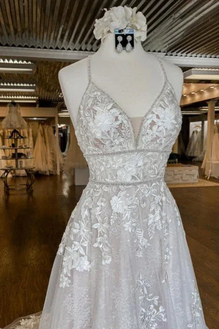 Moderne A-Linien-Brautkleider mit Spaghettiträgern und Spitze
