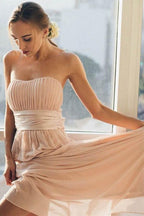 Vestido de dama de honor modesto, sin tirantes y fruncido, de gasa, para fiesta