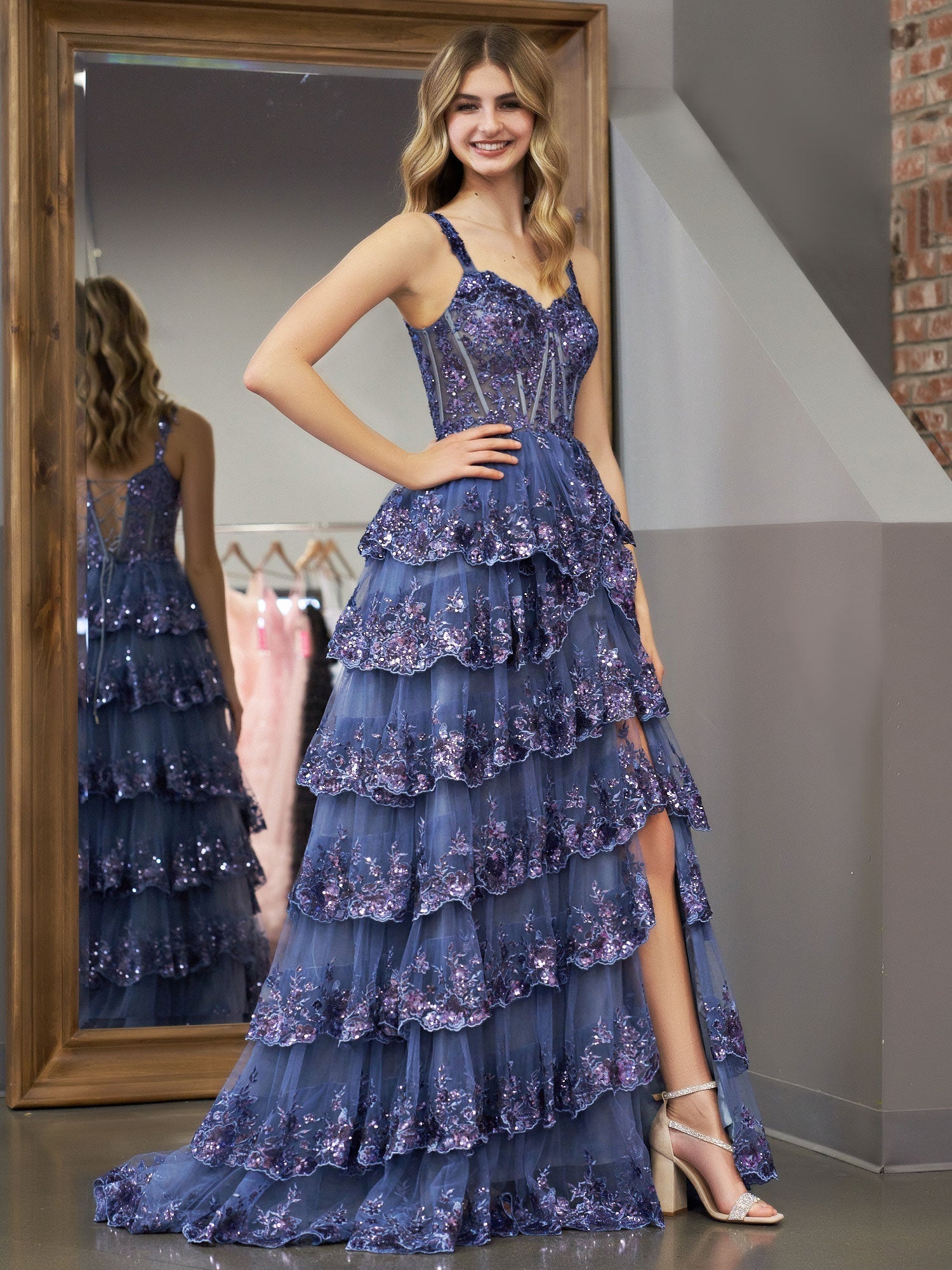 Prinzessinnen-Abendkleid in A-Linie mit schulterfreiem Korsett und Spitzenrüschen