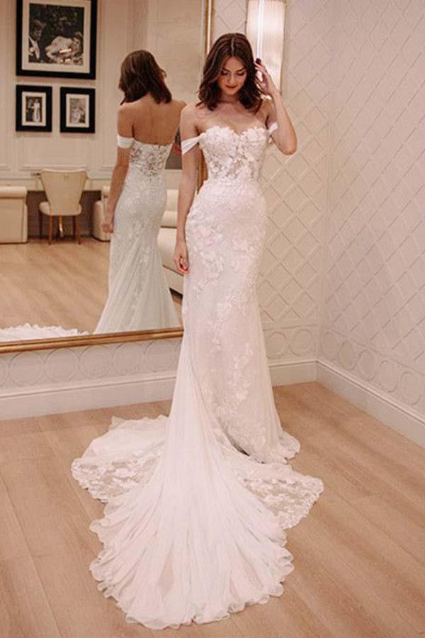 Vestido de novia de chifón con escote Bardot, cola capilla y apliques de encaje