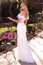 schulterfreies, glitzerndes Brautkleid