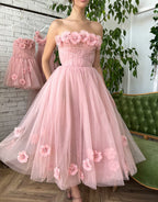 Pandora | Prinzessinnen-Abendkleid, trägerlos, hellrosa mit Blumen