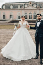 Langes Prinzessinnen-Brautkleid aus Organza und Satin mit A-Linie, V-Ausschnitt und Carmen-Trägern