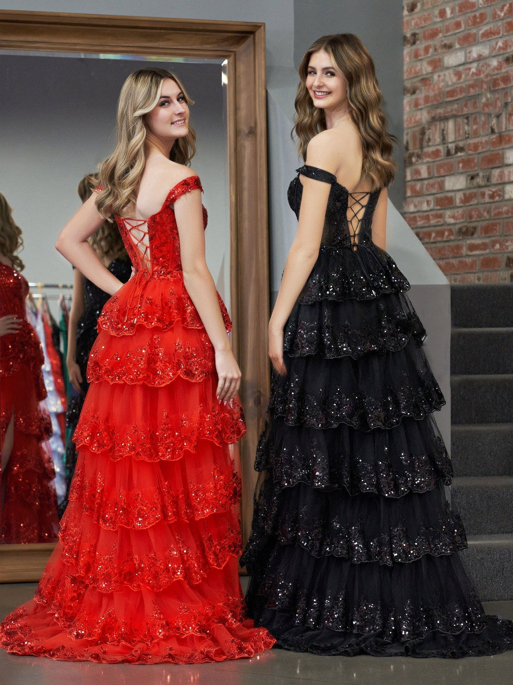 A-Linien-Abendkleid mit schulterfreiem Korsett und Spitzenrüschen