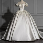 Romantische schulterfreie Ballkleider aus Satin für die Hochzeit