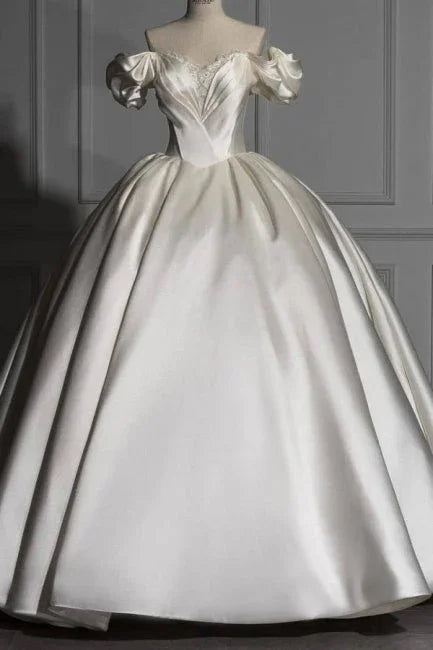 Romantische schulterfreie Ballkleider aus Satin für die Hochzeit