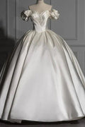 Romantische schulterfreie Ballkleider aus Satin für die Hochzeit