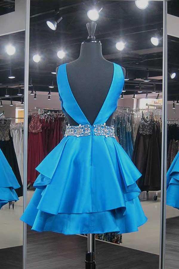 Vestidos de fiesta cortos de satén con cuello de pico y abalorios