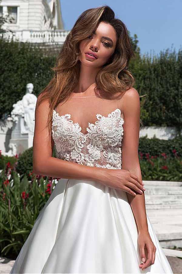 Satin-A-Linien-Brautkleid mit Ausschnitt, Taschen und Spitzenapplikationen