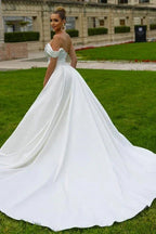 Sexy, schulterfreies, ärmelloses Pailletten-Brautkleid aus Satin in A-Linie mit Schlitz