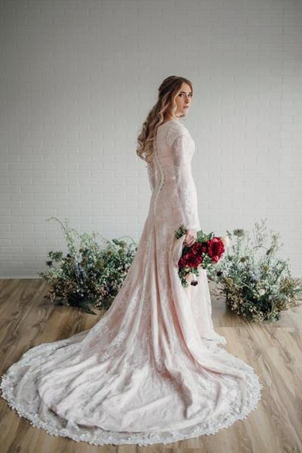 Transparentes Brautkleid mit langen Ärmeln, Spitze und hohem Ausschnitt