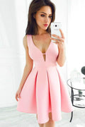 Vestido de fiesta corto de satén plisado sencillo con escote en V y corte en A