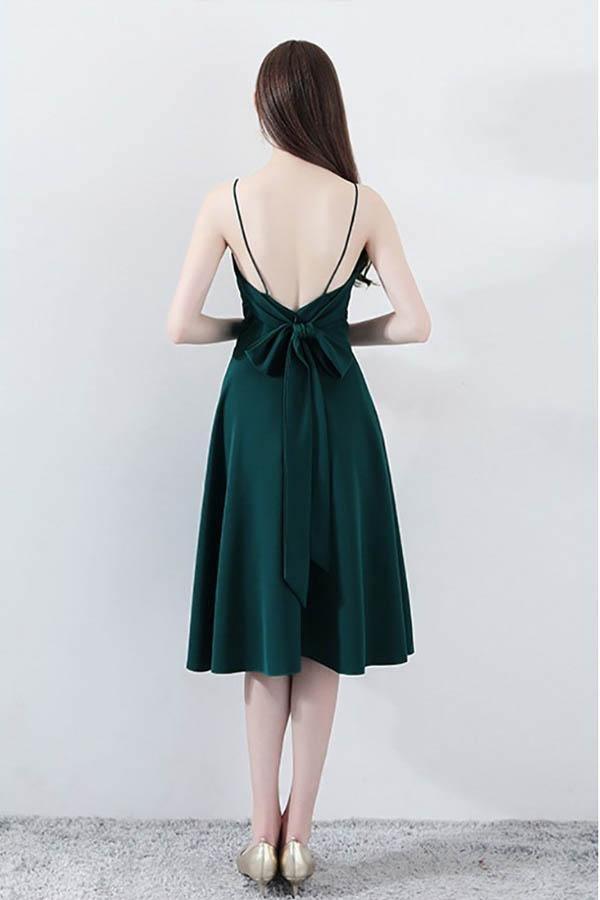 Einfaches, schickes Homecoming-Kleid mit V-Ausschnitt und Trägern