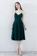 Einfaches, schickes Homecoming-Kleid mit V-Ausschnitt und Trägern