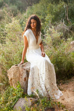 Vestido de novia sencillo, largo, de corte A, espalda abierta, sin mangas, escote en V y encaje