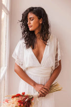 Vestido de novia sencillo, largo, de corte A, espalda abierta, sin mangas, escote en V y encaje