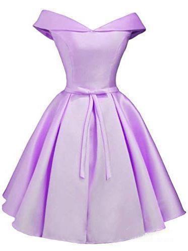 Einfaches schulterfreies, rosafarbenes Abschlussballkleid aus Satin