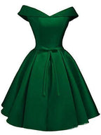 Einfaches schulterfreies, rosafarbenes Abschlussballkleid aus Satin