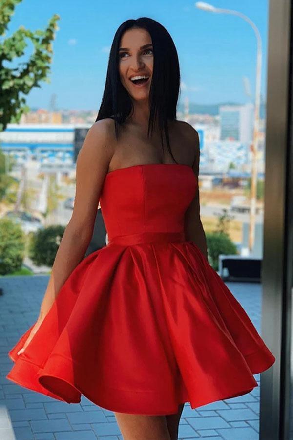 Einfaches, trägerloses kurzes Satin-Abschlussballkleid