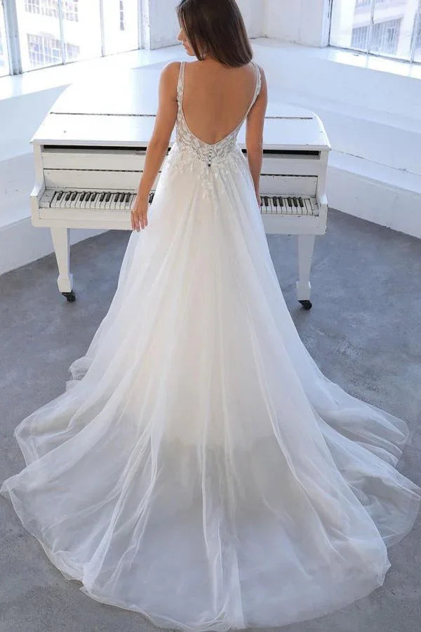 Vestido de novia sencillo blanco largo de corte A con escote en V, tul, encaje y espalda descubierta