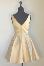 Vestidos de regreso a casa sencillos, con tirantes anchos, escote en V y abalorios