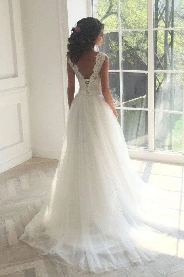 Ärmelloses Brautkleid aus Spitze in Weiß, A-Linie, mit Schleppe