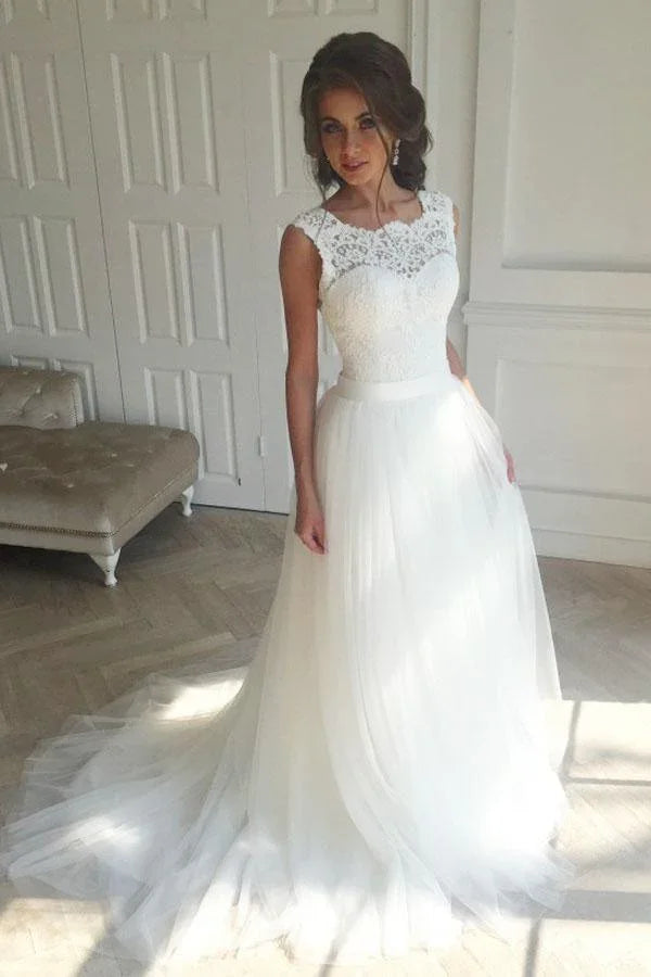 Ärmelloses Brautkleid aus Spitze in Weiß, A-Linie, mit Schleppe