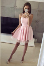 Kurzes Ballkleid mit Spaghettiträgern, Mini-Abschlussballkleid