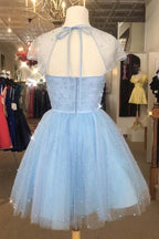 Vestido de regreso a casa claro con mangas cortas y abalorios Sparkle