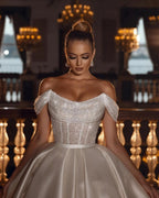 Funkelndes, schulterfreies Pailletten-Brautkleid in A-Linie mit abnehmbarer Schleppe