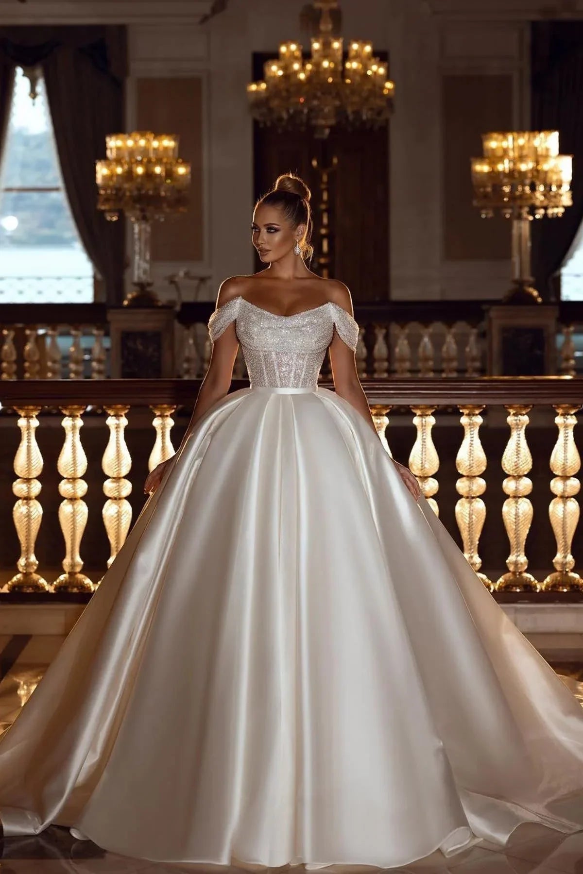 Funkelndes, schulterfreies Pailletten-Brautkleid in A-Linie mit abnehmbarer Schleppe