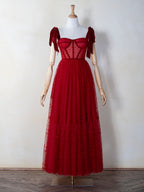Vestido de fiesta largo de tul con lunares y corsé