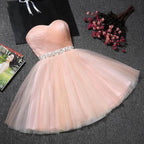 Vestido de fiesta corto sin tirantes con escote corazón