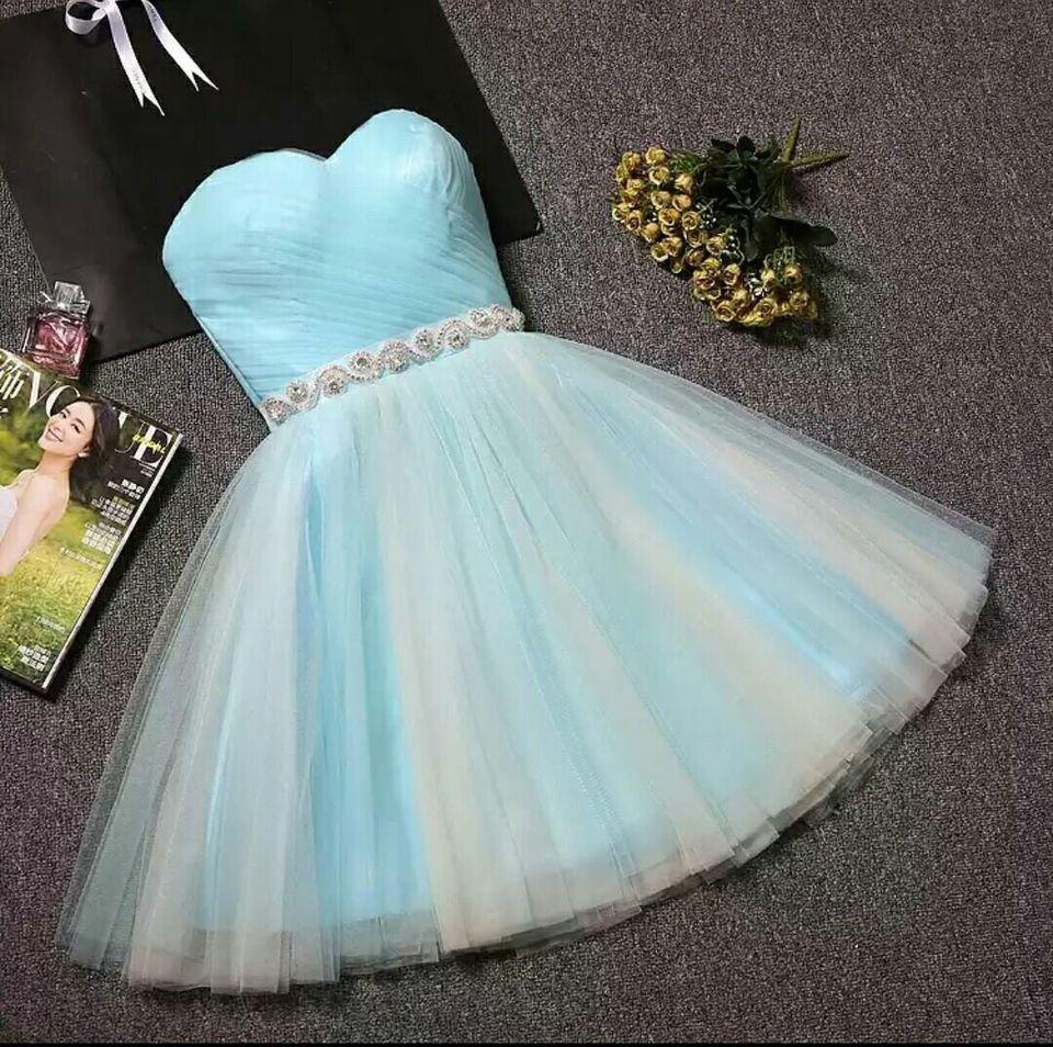 Vestido de fiesta corto sin tirantes con escote corazón