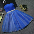 Vestido de fiesta corto sin tirantes con escote corazón