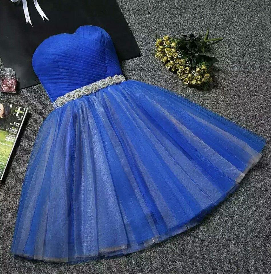 Vestido de fiesta corto sin tirantes con escote corazón