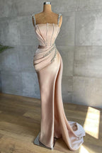 Vestido de fiesta largo de sirena con tirantes y aberturas, con cuentas